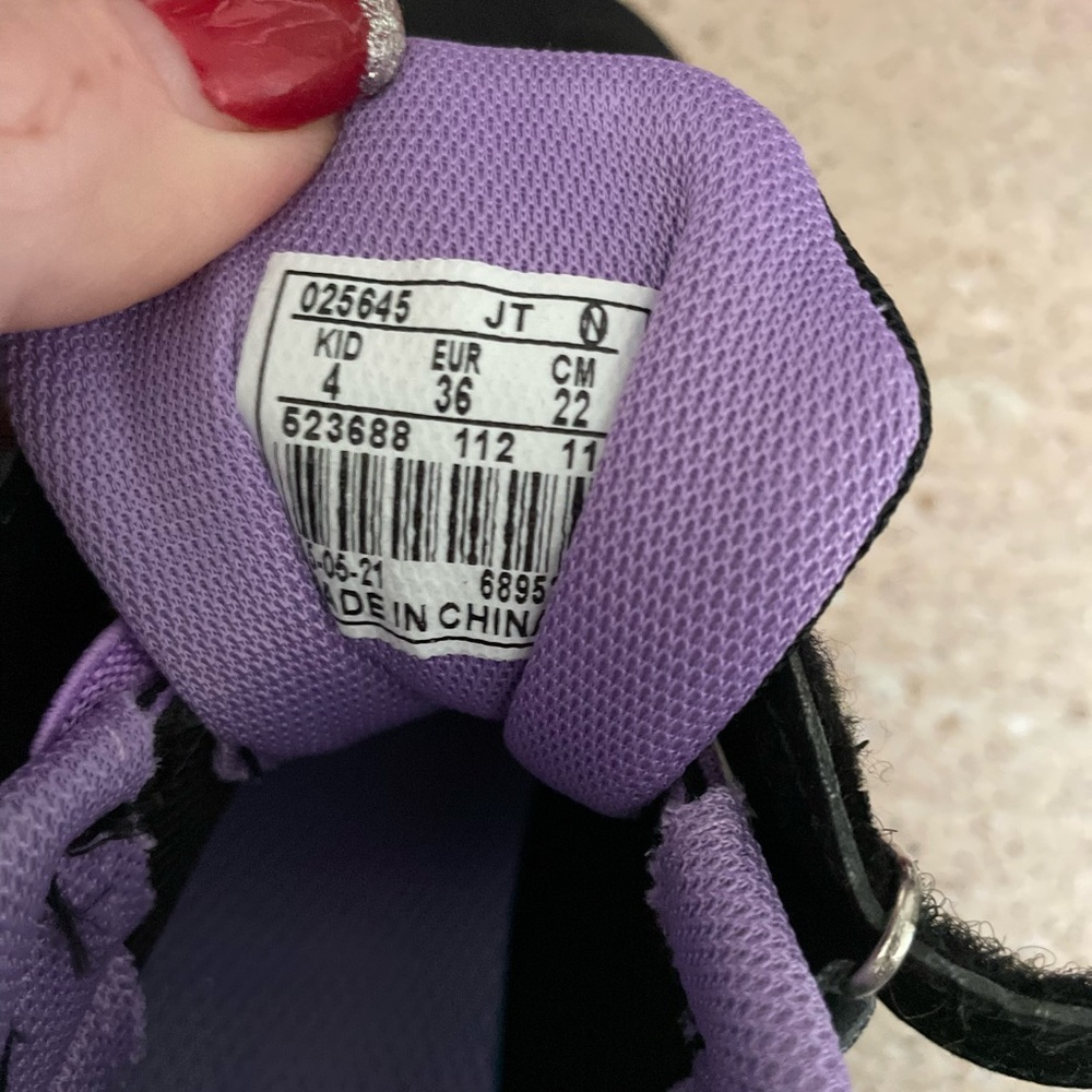 Girls sneakers